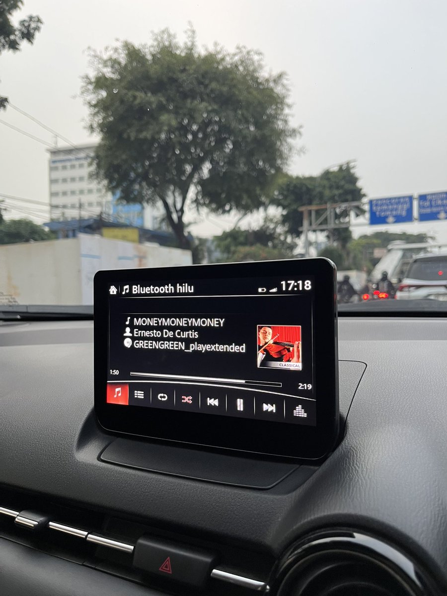 naiypage's tweet photo. jujur lagu ini asik pas macet https://t.co/5ABKbirgMe