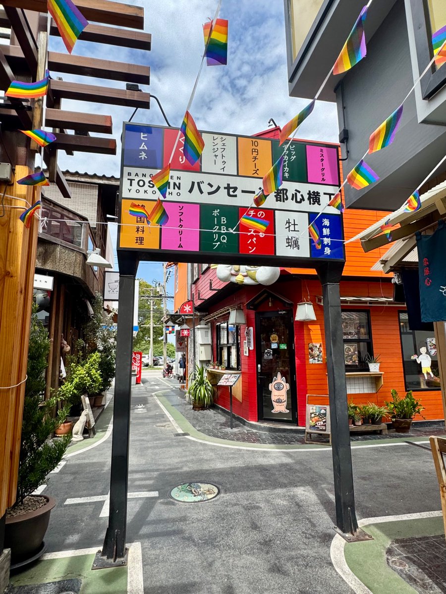 thaiscout39's tweet photo. 一時帰国してます✈️🇯🇵

ではなく、、バーンセーン都心です🇹🇭笑
名物の山手線カフェは運営してませんでしたが、道路や標識もリアルに再現されており擬似東京を味わえました😂
※少し北海道も混じってますね

https://t.co/UaXvbgON0m

#バンコク　#タイ生活   #バーンセーン　#海外転職　#海外移住 https://t.co/9yI5t6hdoO