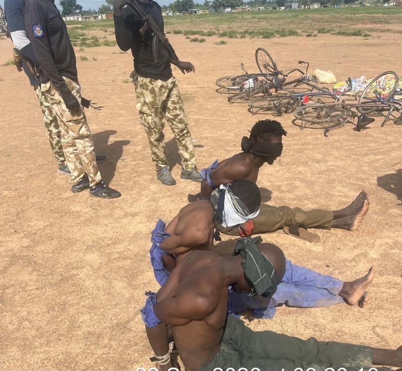 crossfireports's tweet photo. OPHK Troops Arrest 4 Terrorists in Night Ambush as 11 Others Surrender in Yobe

https://t.co/XhDSbEMP1o https://t.co/eFUm521tWp