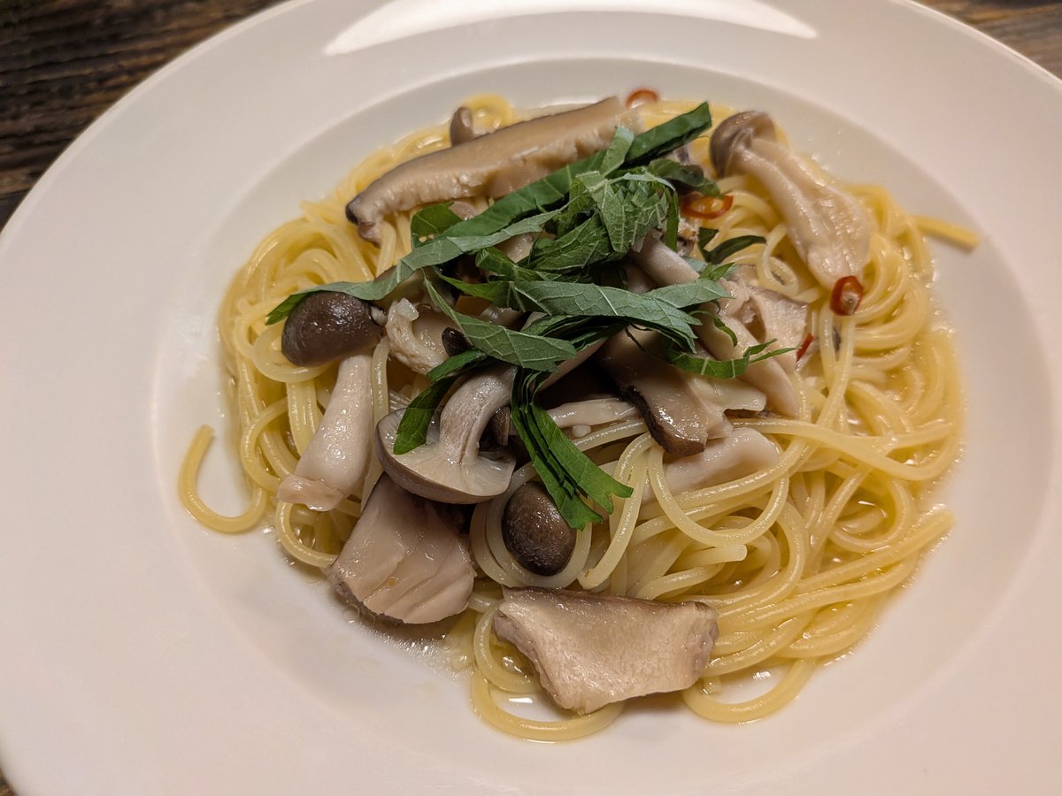h1031977's tweet photo. 午後は買い物を楽しみました✨

ランチはパスタ🍝
夕食は中華🦐
あれ？今日はご飯食べてない(๑¯∇¯๑)ﾊﾊﾊ

夜食に焼き団子とチョコ大福買って、さぁ、なると🐶が待っているから帰ろう🚗 ³₃ https://t.co/1Pd7eBBTfp