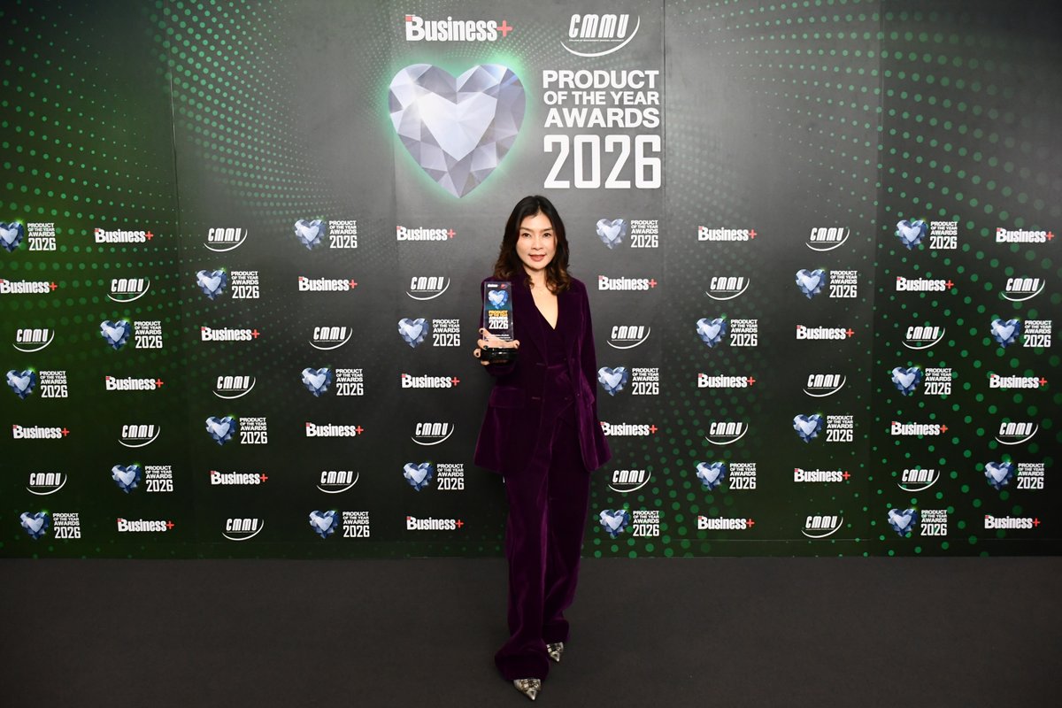 ThailandHaier's tweet photo. เครื่องปรับอากาศไฮเออร์รุ่น Solar Hybrid AC ได้รับรางวัล “BUSINESS+ PRODUCT OF THE YEAR AWARDS 2026” สาขากลุ่มของใช้ในครัวเรือน-เครื่องใช้ไฟฟ้า จากนิตยสาร Business+ ร่วมกับ วิทยาลัยการจัดการ มหาวิทยาลัยมหิดล (CMMU) ซึ่งมอบให้แก่แบรนด์สินค้าที่โดดเด่นทั้งด้านนวัตกรรม ความคิดสร้างสรรค์ และความรับผิดชอบต่อสังคมและสิ่งแวดล้อม ณ โรงแรม จูบิลี่ เพรสทีจ รัชดาภิเษก

เครื่องปรับอากาศไฮเออร์ รุ่น Solar Hybrid AC มาพร้อมนวัตกรรม DC Solar Power Direct Drive ระบบขับเคลื่อนที่เชื่อมต่อกับแผงโซลาร์เซลล์โดยตรง โดยไม่ต้องผ่านอินเวอร์เตอร์หรือแบตเตอรี่เพิ่มเติม ช่วยลดการสูญเสียพลังงานจากการแปลงไฟและเพิ่มประสิทธิภาพการทำงานของเครื่องปรับอากาศ

นอกจากนี้ยังมาพร้อมระบบ Auto Balance Control System ที่ควบคุมและบริหารจัดการพลังงานโดยอัตโนมัติ ระหว่างพลังงานจากแผงโซลาร์เซลล์และไฟฟ้าจากบ้าน โดยให้ความสำคัญกับการใช้พลังงานแสงอาทิตย์เป็นแหล่งพลังงานหลักในการทำงาน และสลับไปใช้ไฟบ้านโดยอัตโนมัติเมื่อแสงแดดไม่เพียงพอ ช่วยลดการใช้ไฟฟ้า เป็นมิตรต่อสิ่งแวดล้อม และลดการปล่อยก๊าซคาร์บอนไดออกไซด์ได้อย่างมีประสิทธิภาพ

ผู้ใช้งานยังสามารตรวจสอบการใช้พลังงานและควบคุมการใช้ไฟผ่านแอปพลิเคชัน Haismart ได้แบบเรียลไทม์อีกด้วย

#Haier #HaierThailand #MoreCreationMorePossibilities #HaierAirConditioning #HaierAirConditioner