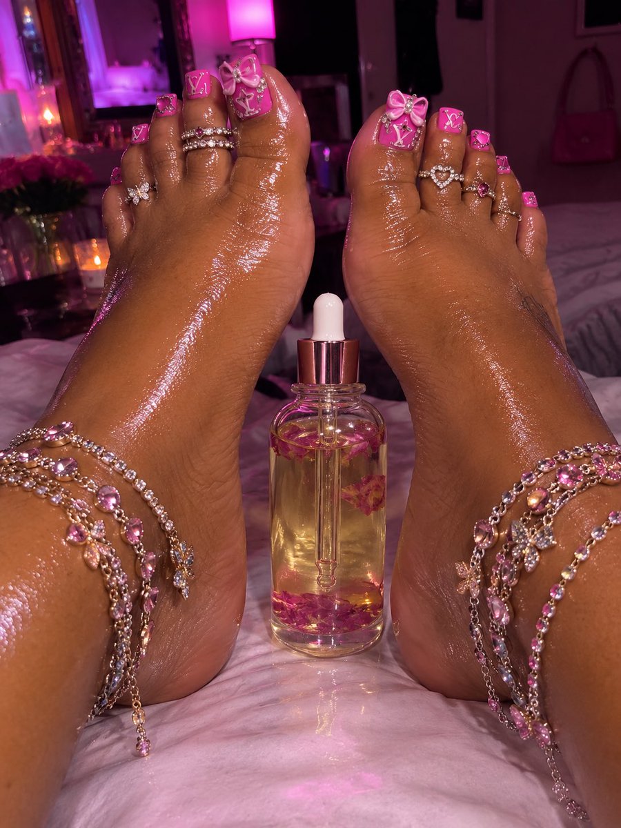 SolleiRose's tweet photo. I love how this oil smells on my body especially my feet I think I’m ready to sell feet content with how pretty they are who’s buying 
#feetfetısh #feetworshi̇p #sellingfeetcontent #feetcontent #feet #feetlovers https://t.co/LhzVmPRj4J