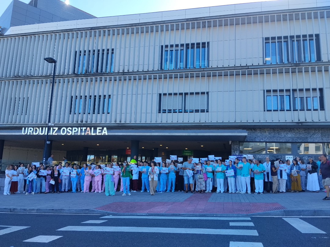UGT_SP_EUSKADI's tweet photo. #UGTOsakidetza ✊ Estamos en  en la calle
Hoy hemos llenado hospitales y centros de salud de toda Euskadi. Y esto solo es el comienzo
👉 https://t.co/1vxtJlu99C
💪 https://t.co/7YNVMOBlNh https://t.co/qhZHEicazO