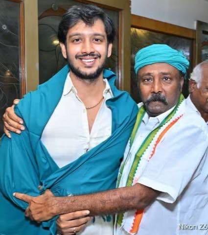 Saravanaspb's tweet photo. சென்னை, தஞ்சாவூர், திருச்சி, மதுரை,
நெல்லை, நாகர்கோவில், தூத்துக்குடி, கோயம்பத்தூர், திருப்பூர் போன்ற இடங்களில் 
சிவாஜி கணேசன் பேரன் தர்ஷன் கணேசனுக்கு ரசிகர்கள் பெரும் வரவேற்பு. 

இவர் நடித்த #leninpandian செப் 25 தேதி வெளியாகிறது.

#dhaarshanganesan 

#DhaarshanGanesanRasigargalFamily
@johnsoncinepro