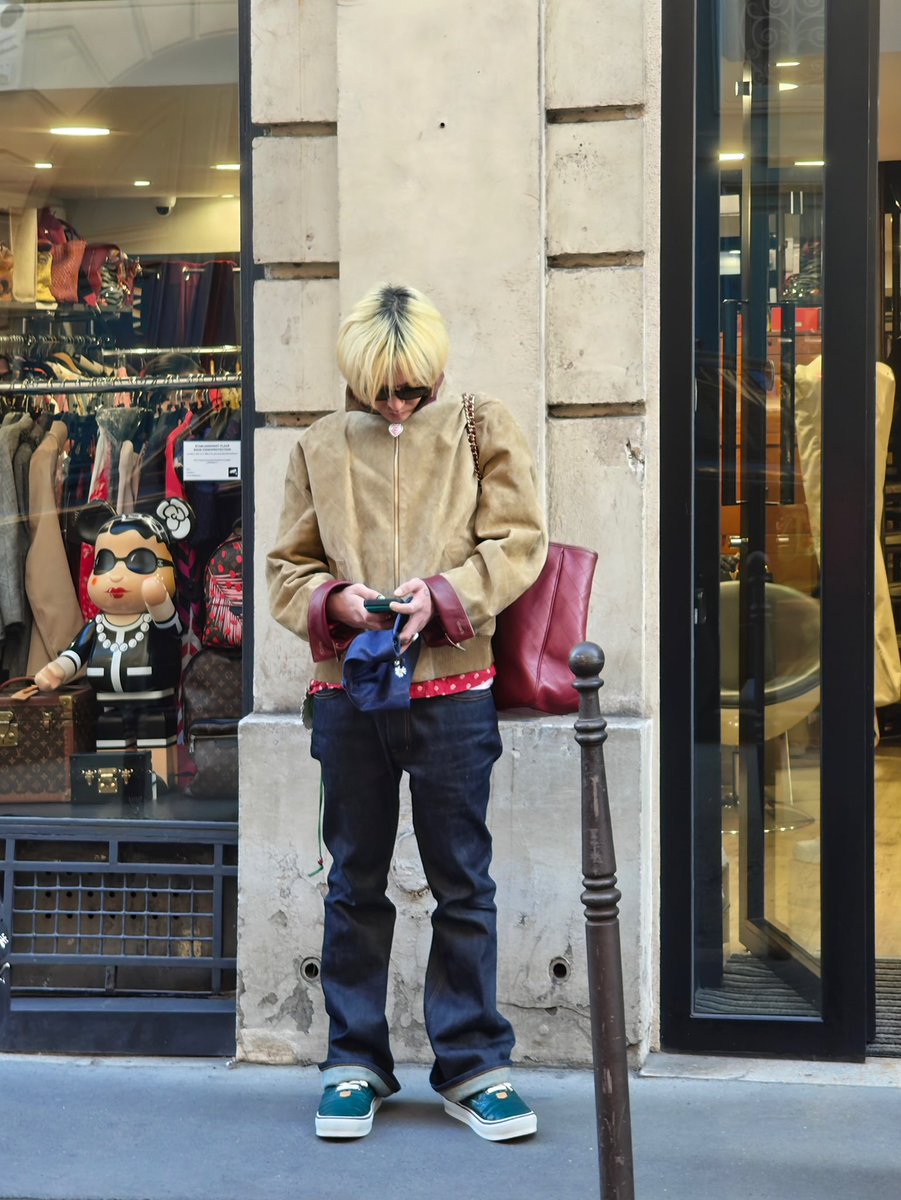 jiyongvamp's tweet photo. Gdragon in Paris will just always hit different 😮‍💨 he’s so chic https://t.co/xxWioiopqH