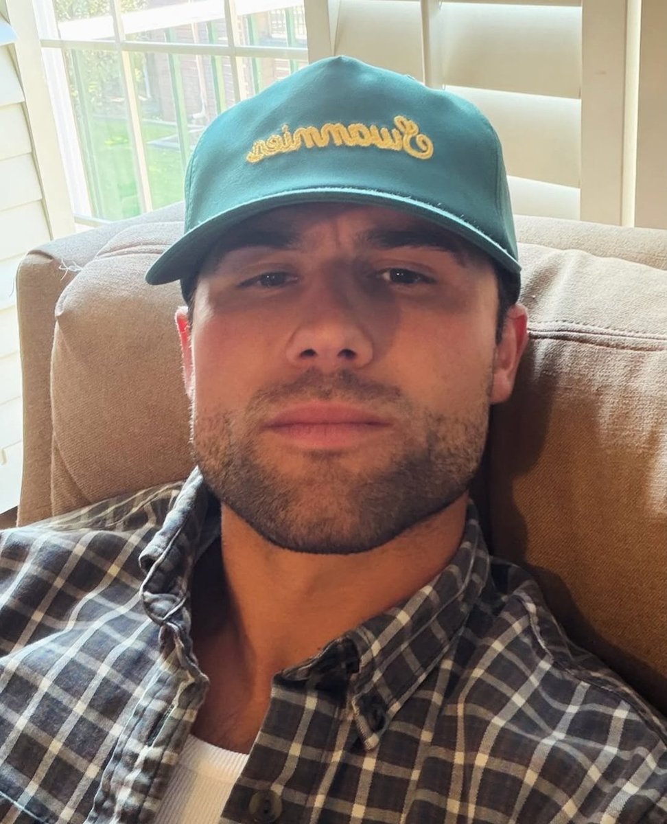 ScouseAdam28's tweet photo. Tell me Robbie G.K doesn't have the best jawline 😏🥰🥰 #heatedrivalry https://t.co/suRi8c2Ftn