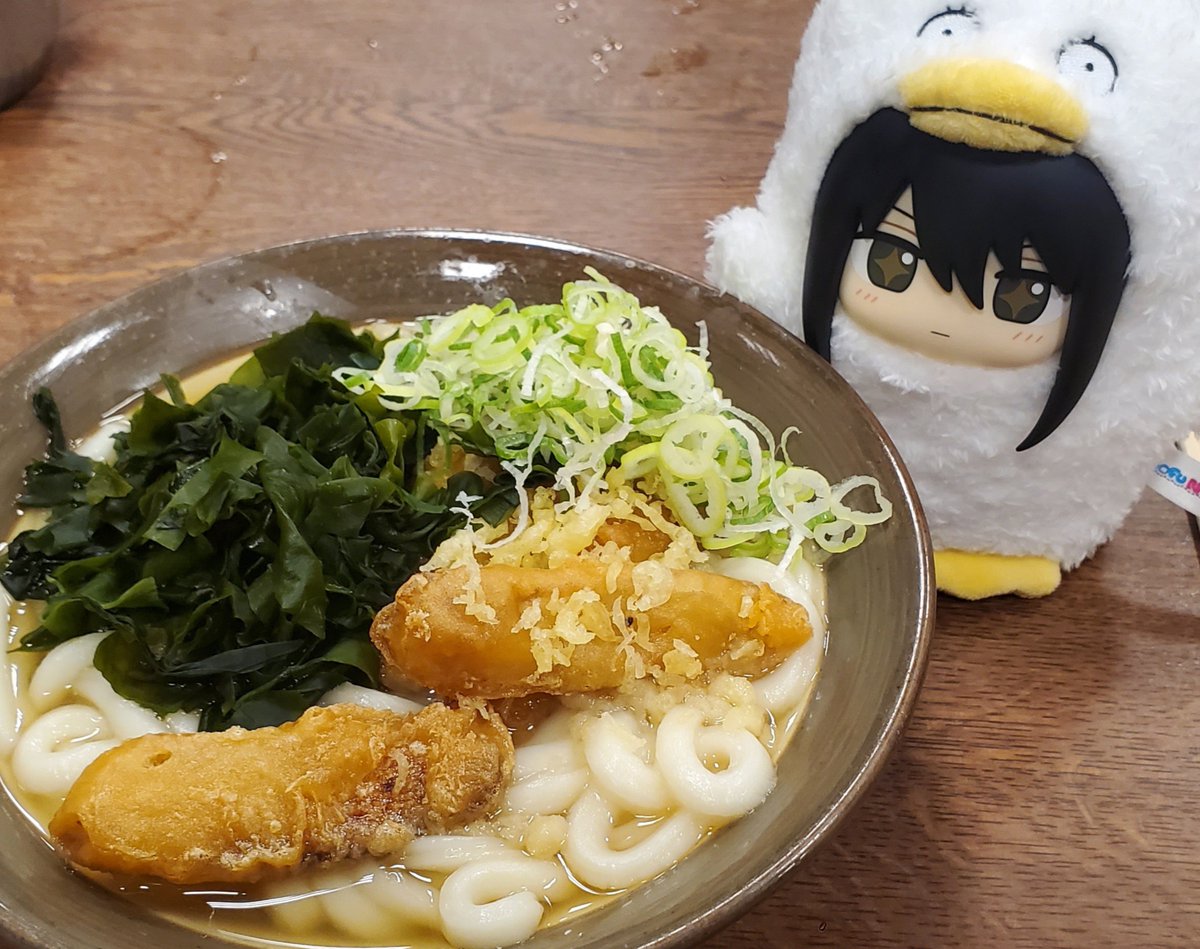 erika7fu's tweet photo. ごぼう天うどん＋わかめトッピング😋💕
(桂さん蕎麦じゃなくてごめんね🙏💦) https://t.co/oWyfhG6leP