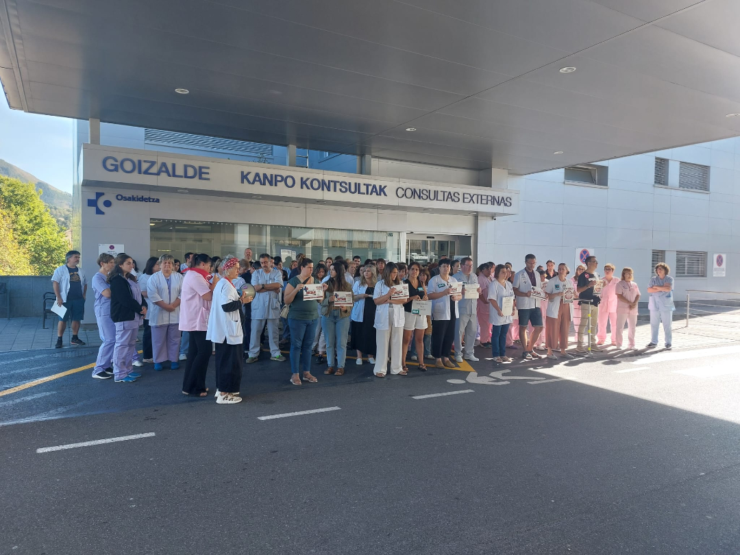 UGT_SP_EUSKADI's tweet photo. #UGTOsakidetza ✊ Estamos en  en la calle
Hoy hemos llenado hospitales y centros de salud de toda Euskadi. Y esto solo es el comienzo
👉 https://t.co/1vxtJlu99C
💪 https://t.co/7YNVMOBlNh https://t.co/qhZHEicazO
