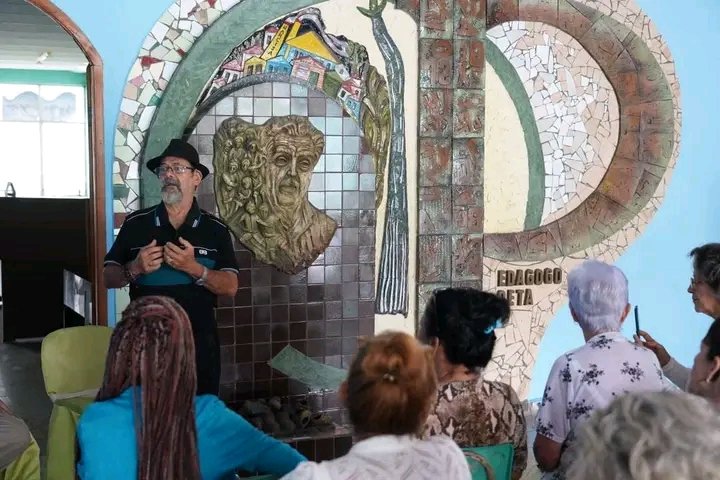 EcieComUEBSsp89's tweet photo. La jornada por el aniversario 43 incluyó paneles con jefes de departamento y fundadores, así como conversatorios sobre las obras artísticas de la universidad: murales y arquitecturas distintivas, conducidos por sus propios creadores.
#SanctiSpíritusEnMarcha https://t.co/0qaxHYHyhU