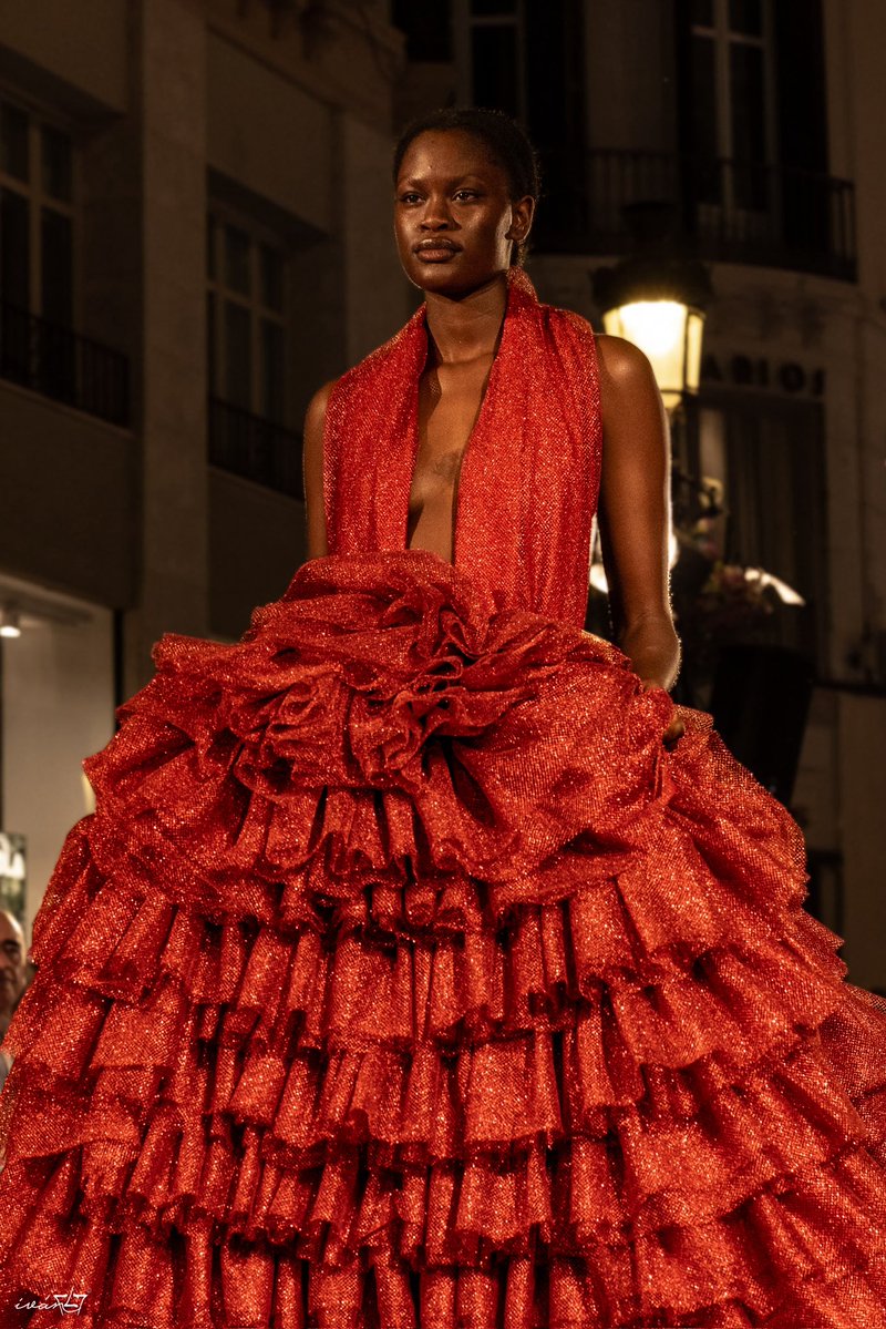 ModaPerea's tweet photo. Bastante triste y necesito vuestra ayuda, he sido seleccionado para representar la moda española en Whasinton, el año pasado fue Agatha. Algunos medios de prensa de moda me piden un dineral por dar la noticia. Yo no tengo padrinos. PERO EL 14/11/26 ESTARÉ 🇺🇸 COMO DISEÑADOR 🇪🇸 https://t.co/KXaUE41no5