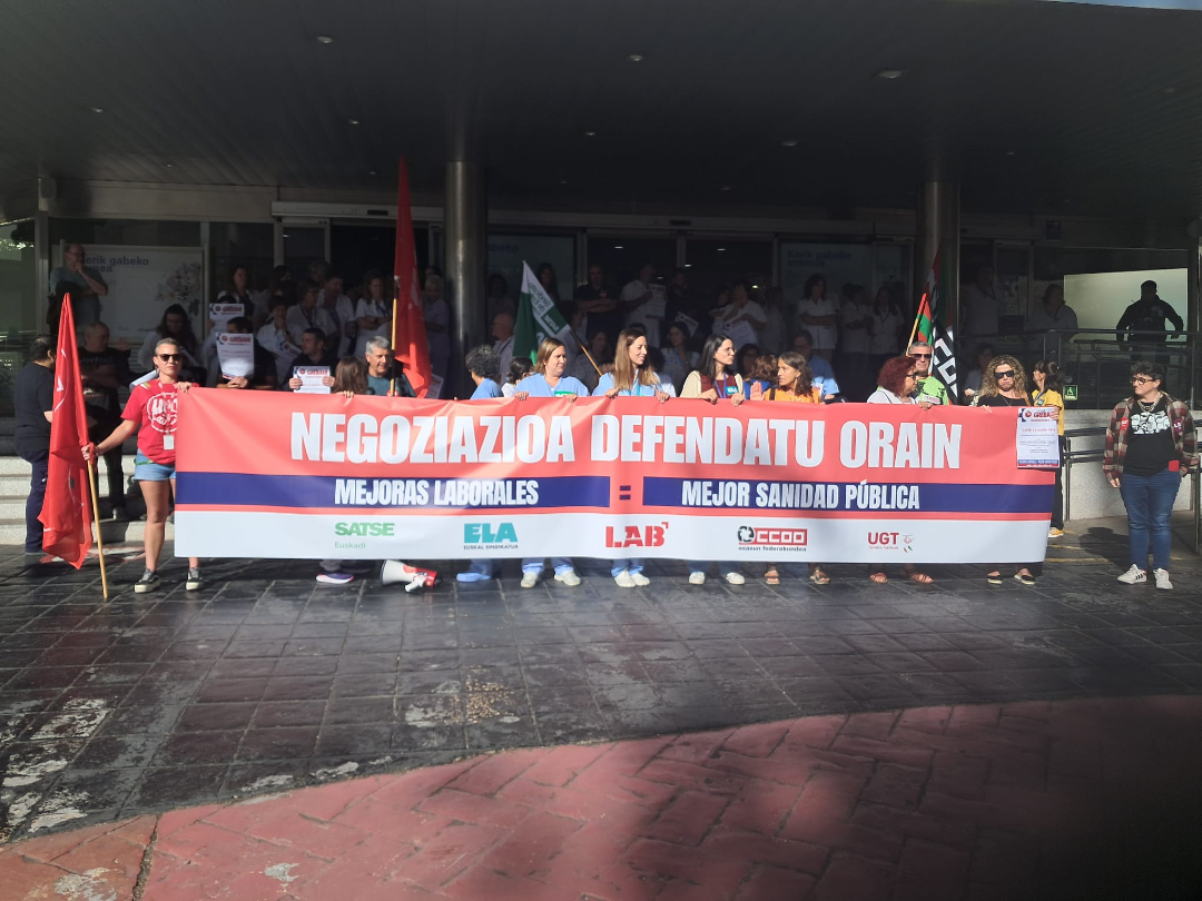 UGT_SP_EUSKADI's tweet photo. #UGTOsakidetza ✊ Estamos en  en la calle
Hoy hemos llenado hospitales y centros de salud de toda Euskadi. Y esto solo es el comienzo
👉 https://t.co/1vxtJlu99C
💪 https://t.co/7YNVMOBlNh https://t.co/qhZHEicazO