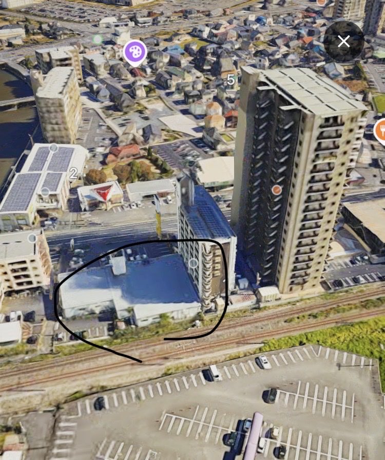 KyushuCityDev's tweet photo. 下曽根駅近のデオデオビル跡地に第一交通さんのマンションできるみたい。
14階、51戸建て。
ショッピンモール徒歩圏内でファミリー層に喜ばれそうな立地。 https://t.co/rwERLGPX0j