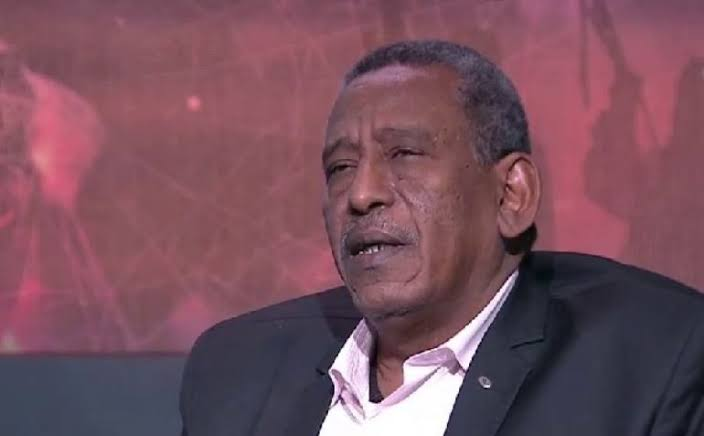 yasseralfadol's tweet photo. مجموعة إعلامية مرتبطة بخالد عمر يوسف من صمود تبرم عقداً للضغط السياسي في الولايات المتحدة

بحسب أفريقا إنتليجنس

-مجموعة إعلامية باسم شبكة "دبايوا" الإعلامية مرتبطة بخالد عمر يوسف من تحالف "صمود" وتتخذ من نيروبي مقراً لها سجلت في 18 سبتمبر لدى قانون تسجيل الوكلاء الأجانب الأمريكي (FARA) عبر شركة العلاقات العامة الأمريكية Global Point International  
-المجموعة الإعلامية التي يمثلها عزت الشريف خيري عضو المؤتمر السوداني والناطق السابق باسم "الحرية والتغيير" تعمل نيابة عن مجموعة سودانية هي "القوى المدنية الديمقراطية" التي وقعت عقداً مع شركة Global Point  بقيمة  بقيمة 160 الف دولار للحصول على خدمات تتعلق بـ"الاستشارات الاستراتيجية والعلاقات الإعلامية وخدمات الشؤون الحكومية"
- سجل الشركة يظهر أن شبكة "دبايوا" الإعلامية لها مساهمان وهما الصحفي الحاج علي وراق والسياسي خالد عمر يوسف و  نائب رئيس حزب المؤتمر السوداني وعضو في لجنة العلاقات الخارجية بتحالف "صمود" التي يقودها رئيس الوزراء السابق عبدالله حمدوك
- شركة Global Point مقرها واشنطن العاصمة  يرأسها المحامي كريستوفر هارفن الذي تربطه علاقات وثيقة بأوساط الحزب الجمهوري وشارك في تأسيس شركة العلاقات العامة Sanitas International الناشطة بشكل كبير في أفريقيا
-عند التواصل معهما للتعليق لم يرد عمر يوسف ولا خيري على الأسئلة  أما Global Point فأكدت وجود العقد لكنها رفضت التعليق على تفاصيل خاصة بالعميل