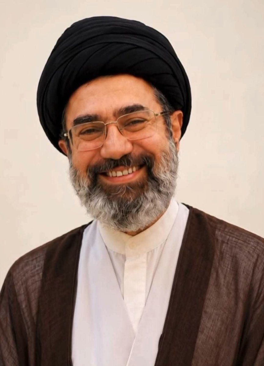 m_h91_m's tweet photo. قائد الثورة الاسلامية وولي امر المسلمين سماحة الامام القائد المجتبى الخامنئي روحي له الفداء ♥

انصروا ولي امرنا بالصلاة على محمد وآل محمد https://t.co/PAvtUGnKOH