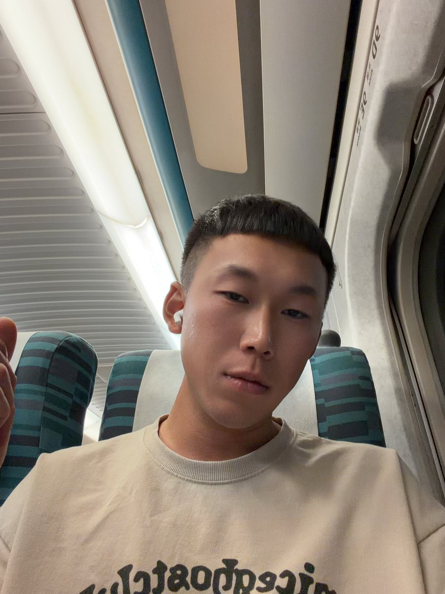 ajmaxfxxx's tweet photo. 最近有點閒
有人推薦幹嘛？
#台北 https://t.co/2dPVPajuDx