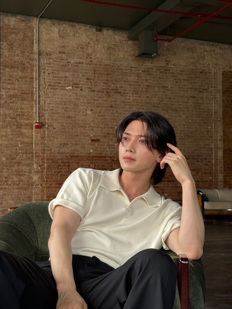 enneskayeo's tweet photo. The producer can’t utilize his voice, the choreographer can’t make a proper formation, the agency can’t open and read emails. Oh @kqent @ATEEZstaff what can you do at this point??

#YeosangDeservesBetter
#YeosangDeservesBetter
 #YeosangDeservesBetter https://t.co/Z8jCWJRXtq