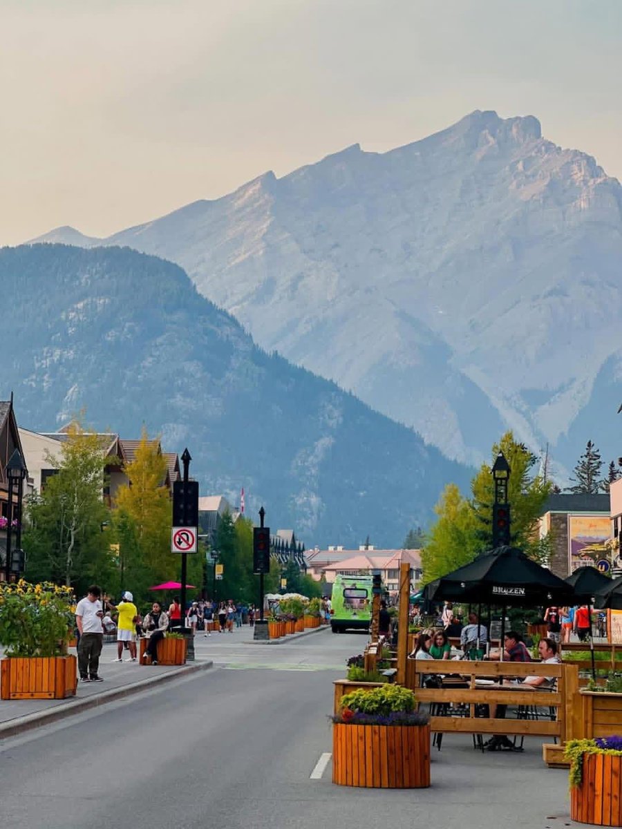 earthviewss1's tweet photo. Banff, Alberta Canada 🇨🇦 https://t.co/PGU7t5eGoH