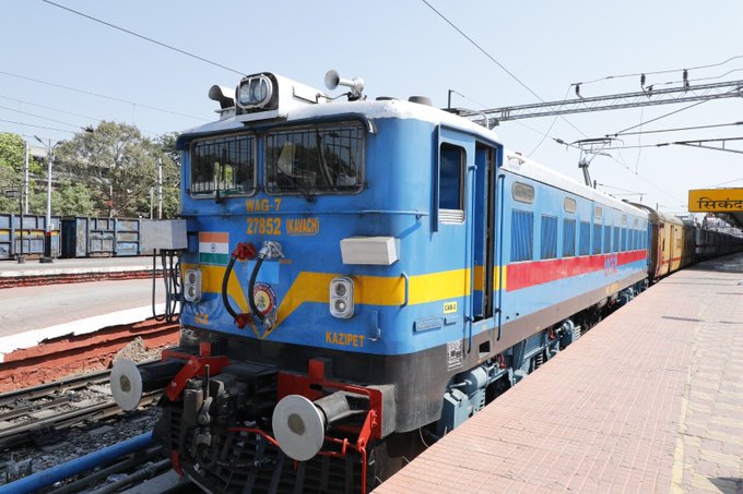 RailAnalysis's tweet photo. #IndianRailways commissions #KAVACH 4.0 on #SouthCentralRailway, advancing indigenous train safety
Read more : https://t.co/3HIwgd3wbv
#SCR #MalkajgiriKamareddi #HyderabadDivision #ATP #OpticalFibreCable #ElectronicInterlocking #RFIDTags #Locomotives #RailAnalysis https://t.co/SD4QlEm8Rx
