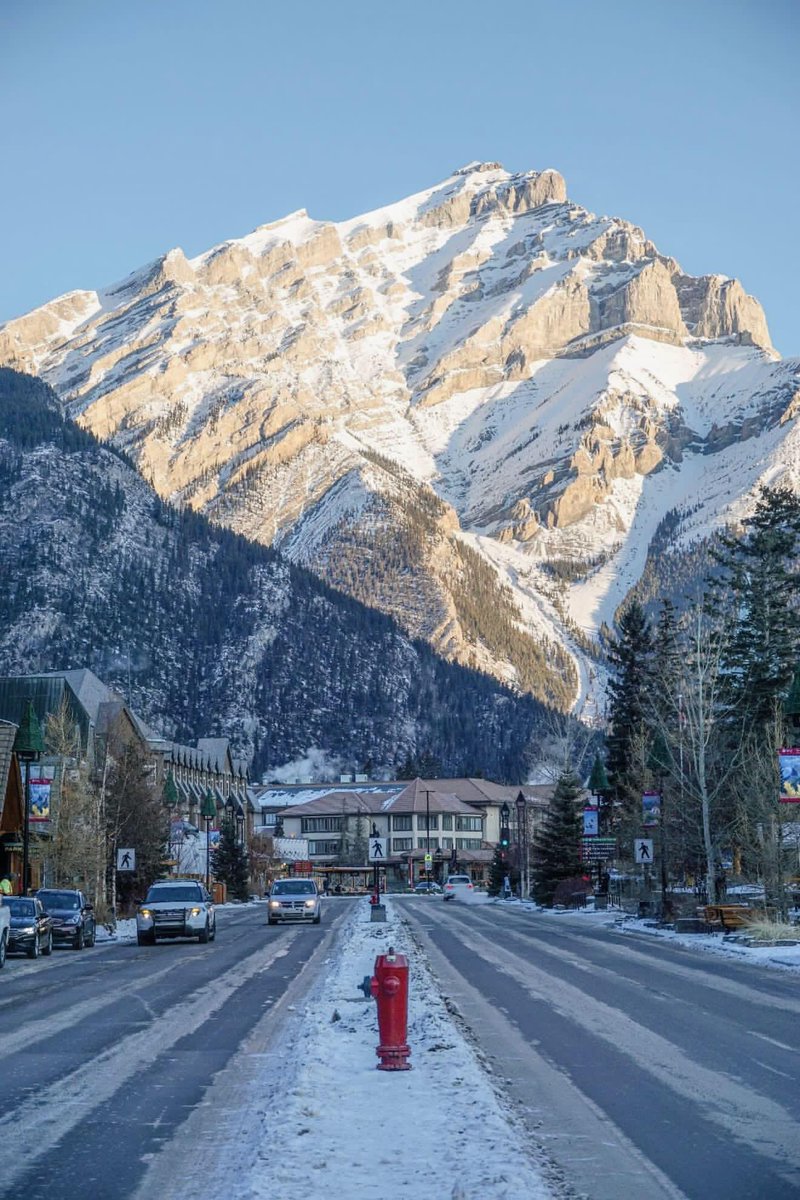 earthviewss1's tweet photo. Banff, Alberta Canada 🇨🇦 https://t.co/PGU7t5eGoH