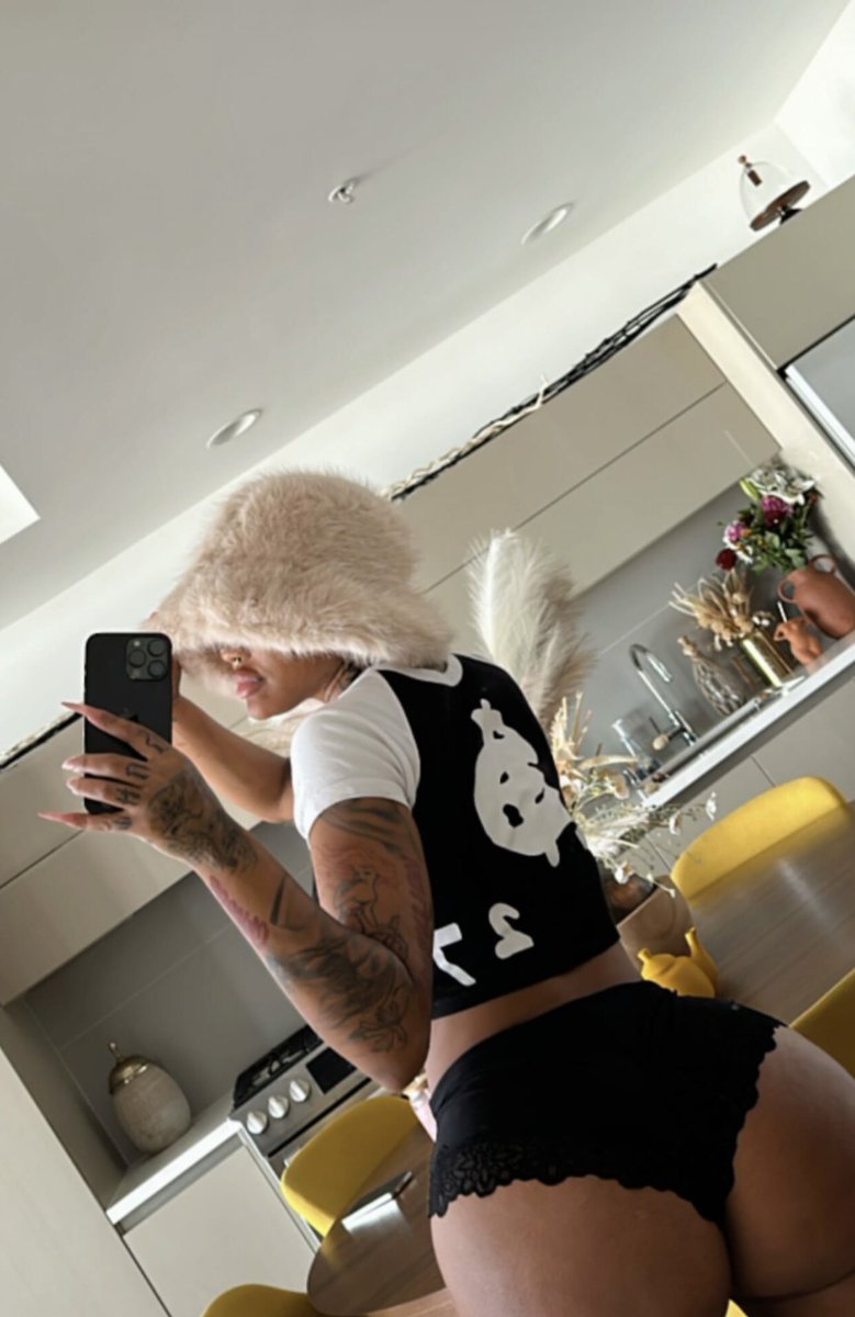 Lucy_david17's tweet photo. No face no case💅🥂 https://t.co/KB4cbELSYt
