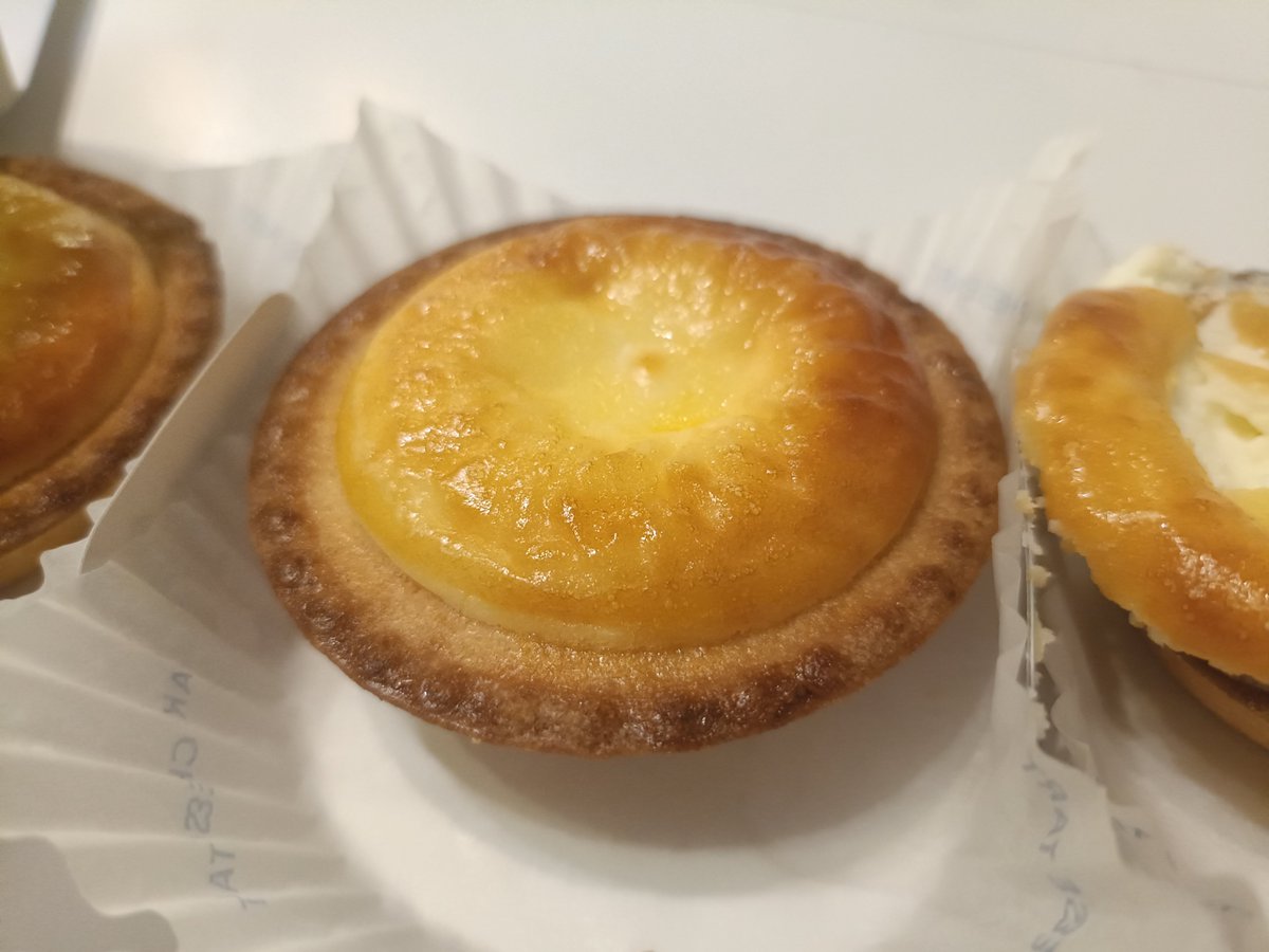 kiritom_loop's tweet photo. BAKE CHEESE TARTのオリジナルチーズタルト
#頂き物  #スイーツ https://t.co/pnBUqqRMfq