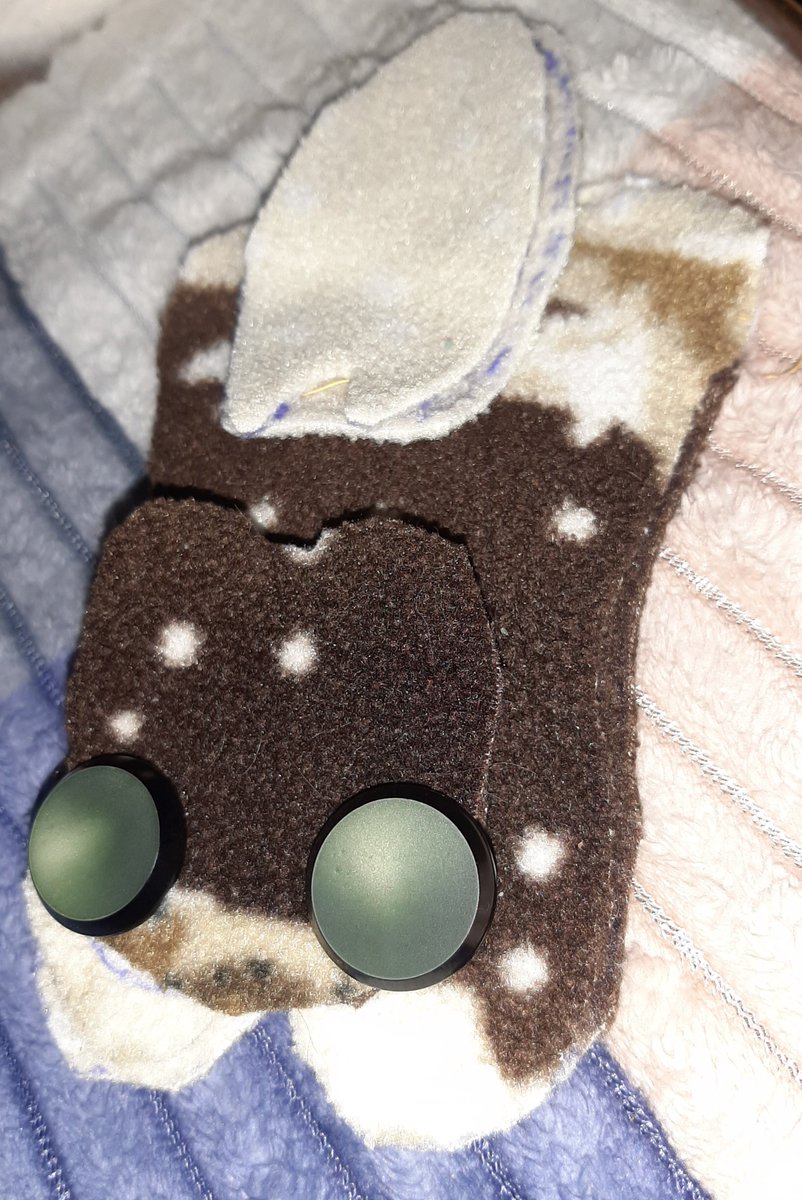 Criptmothshade's tweet photo. I do not know where to find the strength to sew, but I need to finish the slugcat https://t.co/ZB2T6HWaG0