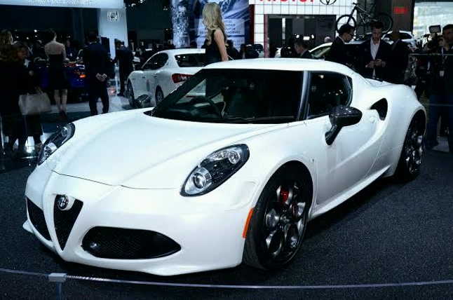 moraesanthcfv's tweet photo. 2015 Alfa Romeo 4C Launch Edition
#CarReview #Magnetin https://t.co/6XlXfGgilC