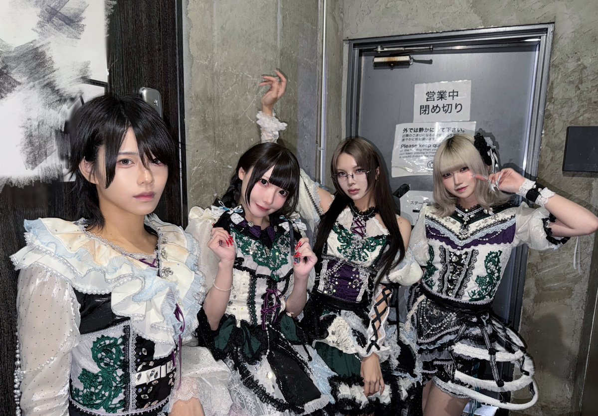 Adamth_official's tweet photo. ✝︎ サブカル ✝︎

本日もお越しくださり有り難うこざいました

明日はAdamLilith単独公演˖ ݁𖥔 ݁˖
特別衣装でお待ちしています🎀

✦ticket
https://t.co/QQLwRDOL0I

#アダムス https://t.co/ZEToHNaRxj