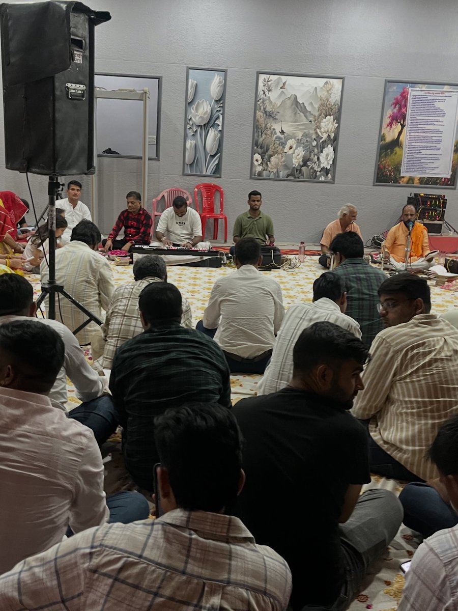 hanumanbeniwal's tweet photo. कल शाम नागौर आवास पर स्थापित श्री गणपति प्रतिमा के समक्ष सुंदरकाण्ड पाठ का आयोजन किया गया,इस अवसर पर श्रद्धापूर्वक भगवान श्री गणेश एवं श्री हनुमान जी की पूजा-अर्चना कर सभी के सुख-समृद्धि, शांति एवं खुशहाली की कामना की। https://t.co/l0YK824xSN