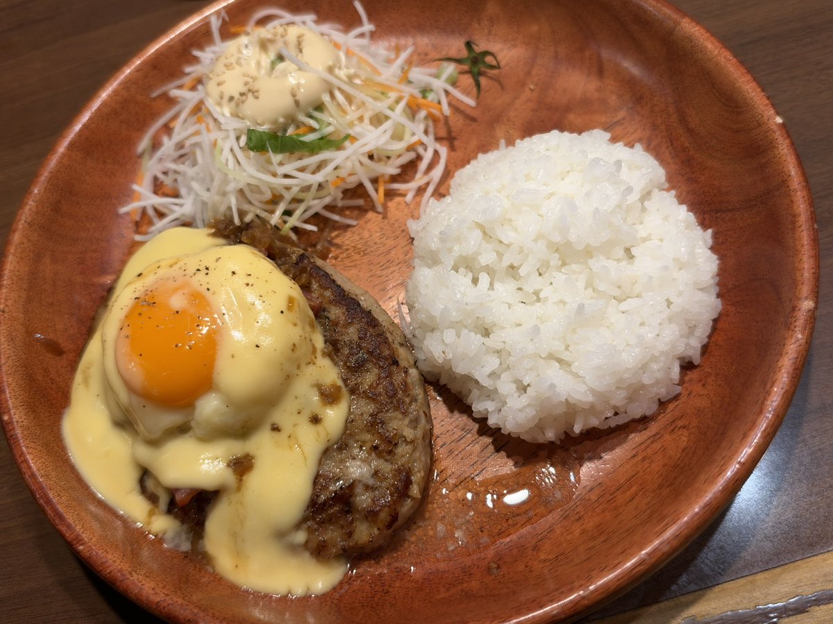 uht_rnn's tweet photo. 月見ドンキうまい https://t.co/44IVU4NltH