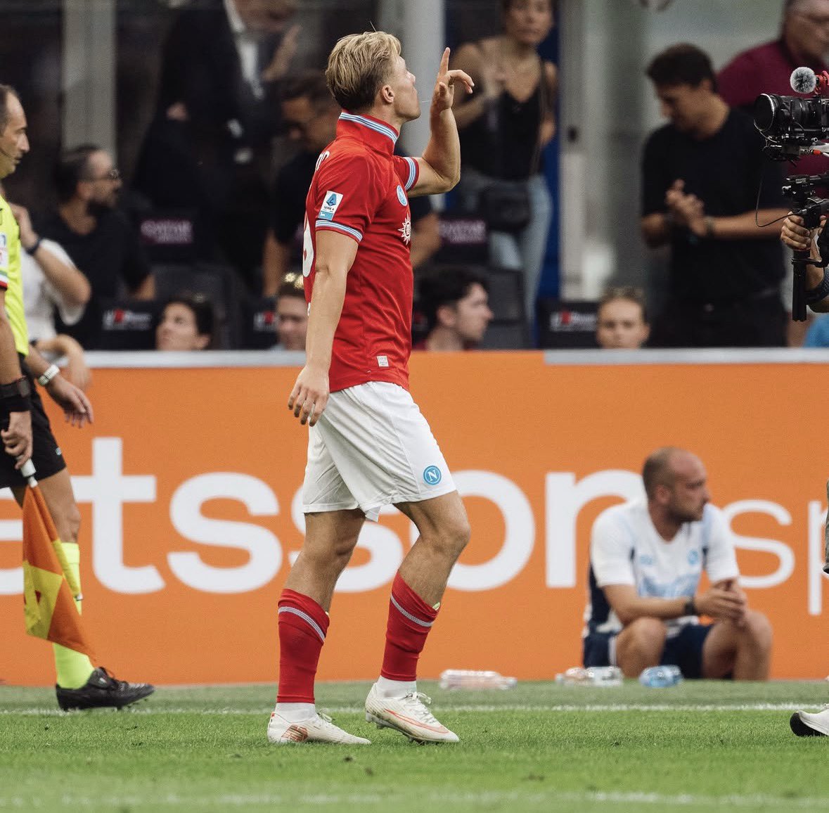 TheNapoliZone's tweet photo. Rasmus Højlund is averaging one touch of the ball in the opposition box every 26 minutes in Serie A this season. Only Paul Mendy (1 in every 33 minutes) has done worse so far. 

[@OptaPaolo] https://t.co/jOOonF87k4