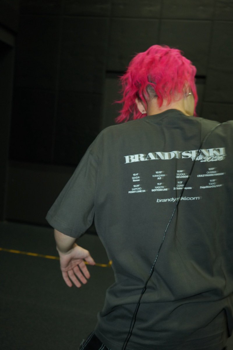 brandy_senki's tweet photo. BRANDY SENKI TOUR 2026 MERCH🧸💜

来月10/04(日)より始まる
"BRANDY SENKI TOUR 2026"
オフィシャルグッズを公開！⚡️♥️

明日【09/24(木)20:00】より
 #ブランデー戦記 公式HPにて
事前販売を開始します！ 🛒

詳しくは公式HPをご覧ください！👀
https://t.co/m6ucCgOFLm

#brandysenki #merch https://t.co/8jj2mPCKMc