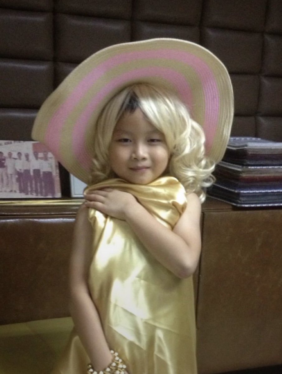 Axzwmm's tweet photo. ถ้าวันนี้ไม่เห็นค่า             กลับมาวันหน้าก็ได้นะ https://t.co/dTInhnZ8LR