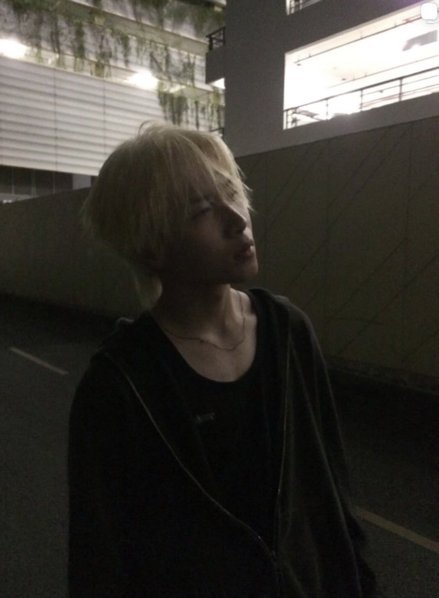 Axzwmm's tweet photo. ถ้าวันนี้ไม่เห็นค่า             กลับมาวันหน้าก็ได้นะ https://t.co/dTInhnZ8LR