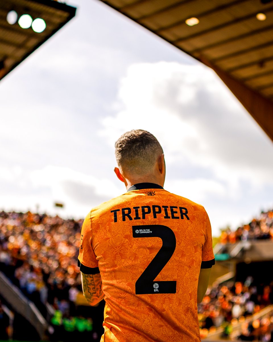 Wolves's tweet photo. Trippier’s return to Molineux 📸 https://t.co/4I5cmXOszn
