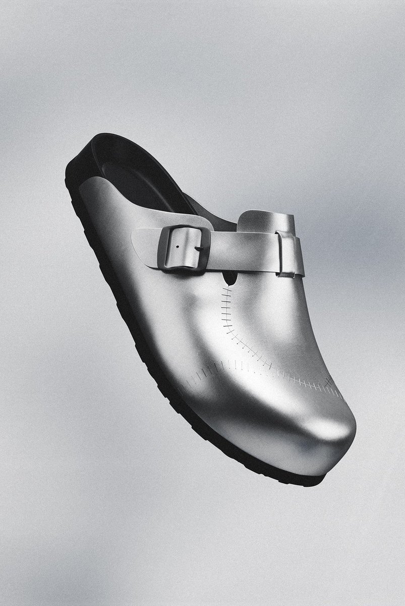Abdulhameed_007's tweet photo. Metallic Silver 

First color iteration for the clog concept.. 

Release date, September 25…. https://t.co/98m4ZzSCdd