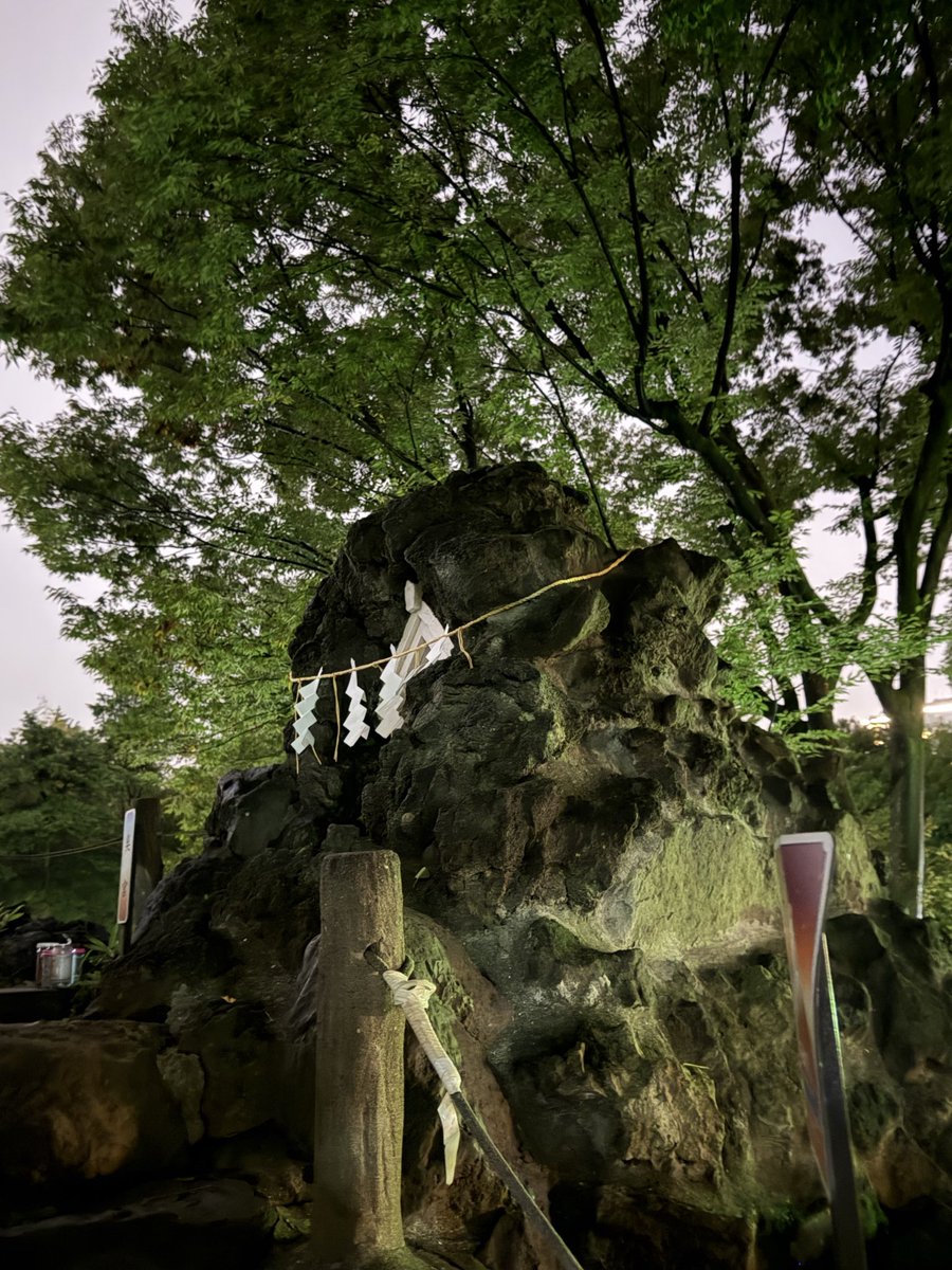 Kumamontar's tweet photo. 渋谷区千駄ヶ谷「鳩森八幡神社」 https://t.co/KNkuFCMz7V