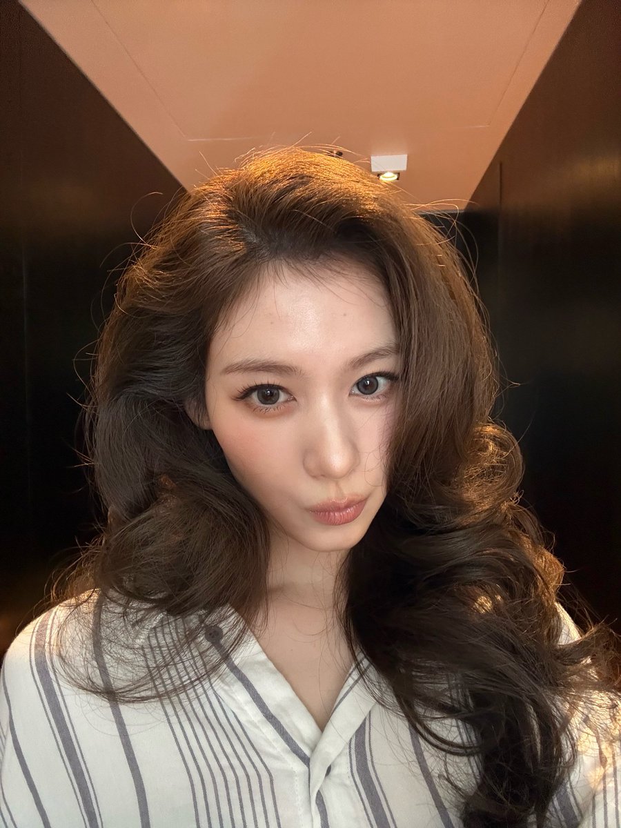 SANABESTGlRL's tweet photo. SANA IS TOO PRETTY TO BE REAL https://t.co/tD6SscoCdK