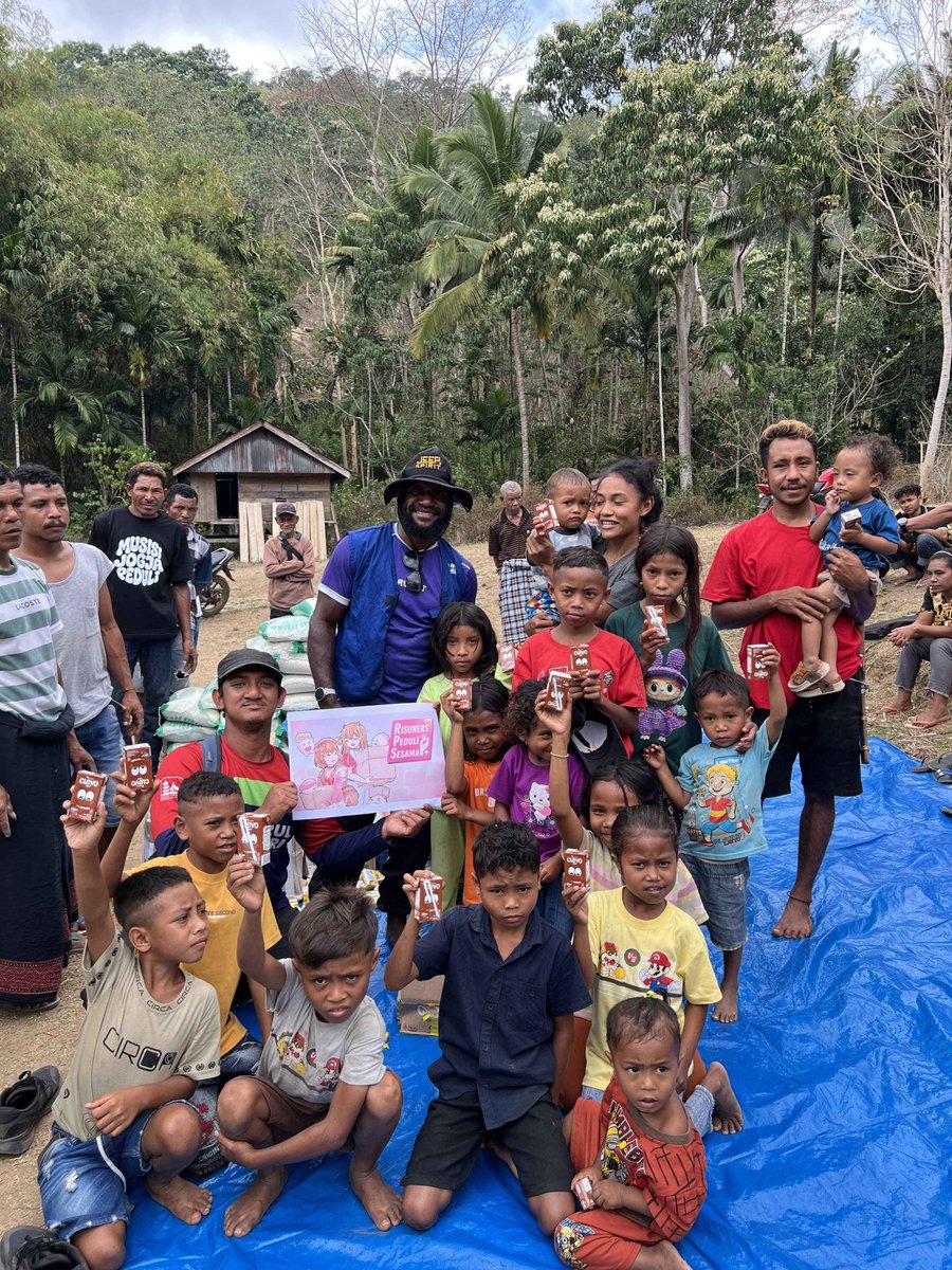 TheRisunersDrey's tweet photo. ✨Hewroo #Risuners!✨ 

We've received some photos of the aid provided thanks to our donation to our friends in NTT.

Thank you to the Nurul Ashri Mosque staff for helping deliver our donation to those who need it! https://t.co/3hDpo6q1z7
