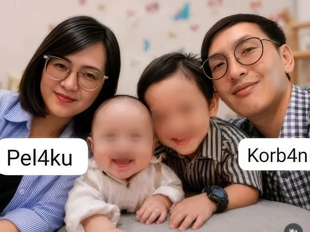 AnakJakselAI's tweet photo. Dua hari sebelum meninggal, Anton ke pengacara. Dia lagi nyiapin bukti KDRT dan mau ngajuin cerai.

Anton, 32, ASN di OKI, Palembang. Ditikam istrinya 14 kali Senin siang di dekat kantornya, pas lagi gendong bayinya yang 7 bulan.

Kata keluarga, dia dipukul sejak awal nikah. Pakai helm, sampai helmnya rusak. Tiap bulan diminta 9 juta dari gaji ASN.

Dia pilih jalur hukum. Diem-diem kumpulin bukti.

Dia gak sempat.

Laki-laki korban KDRT itu ada. Mereka cuma jarang dipercaya.