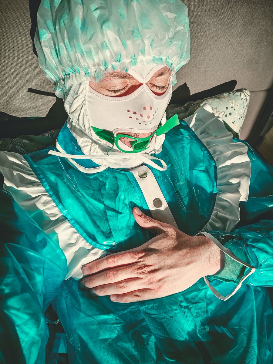 coatrPL's tweet photo. My second nature: medical play with oxygen masks, ambu and diapers, dressed in plastic nightgown. #nightwear #medicalfetish #vinylfetish #sleepwear #fetish #雨着 #レインコート #雨衣 #plastic #PVC #pvcfetish #rubberfetish #plasticfetish #plasticpajamas #pvcpajamas https://t.co/8QwIFFybTT