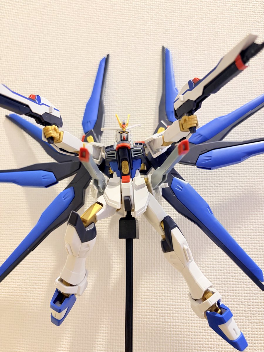 ousakiharune's tweet photo. #SWはSEEDweek
念願のストライクフリーダムガンダムを作りました！
相変わらず顔がカッコイイのと、接続部分の色がチラ見えするのがすごく素敵な機体です🤤
SEEDは青春時代に観た大好きな作品の一つ、学生時代初めて組んだのもエントリーグレードのストライクガンダムでした。

中々時間帯が合わず一緒に組むことが叶いませんでしたが😭
とても貴重な機会をありがとうございました！🙏✨️
