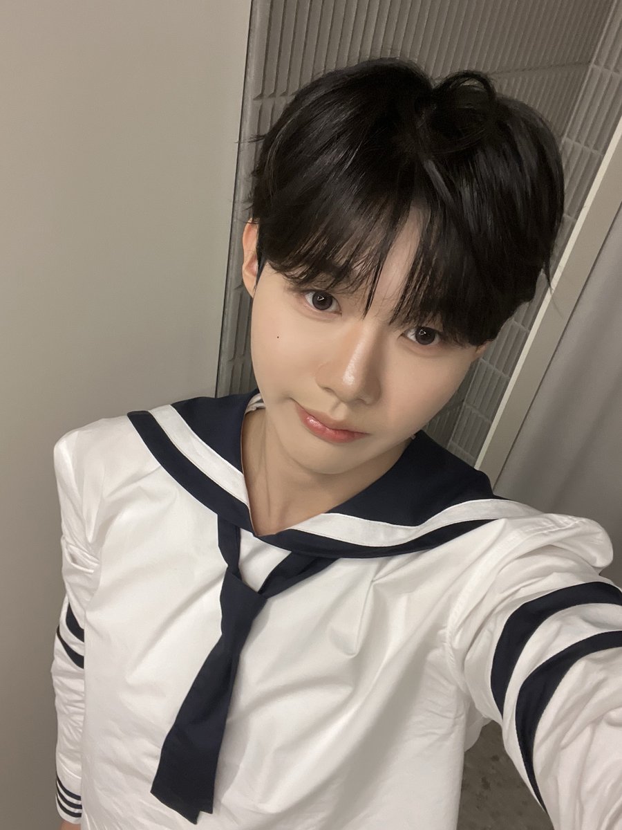 idntt_cosmo's tweet photo. 같이 밥 묵으까?

#idntt #아이덴티티
#itsnotover #김은성 #kimeunsung https://t.co/HKyK3eryqK