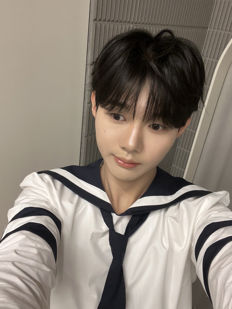 idntt_cosmo's tweet photo. 같이 밥 묵으까?

#idntt #아이덴티티
#itsnotover #김은성 #kimeunsung https://t.co/HKyK3eryqK
