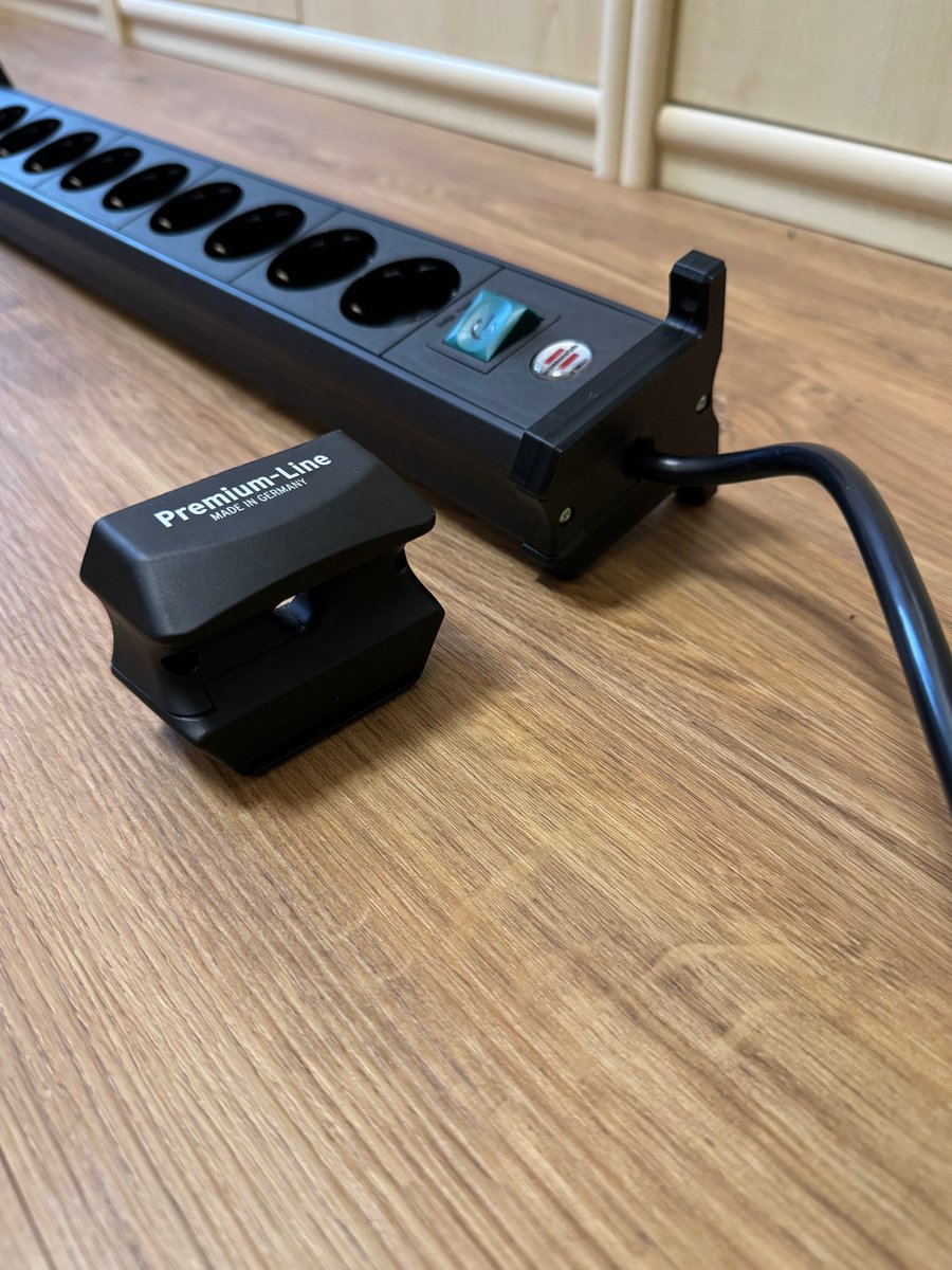 MGreenLightning's tweet photo. Made some 3d printed extension cord mounting brackets!
https://t.co/u1NP8imBkl
#3dprinting #functionalprint #brennenstuhl #extensioncord #mountingbracket https://t.co/1439BRXglp