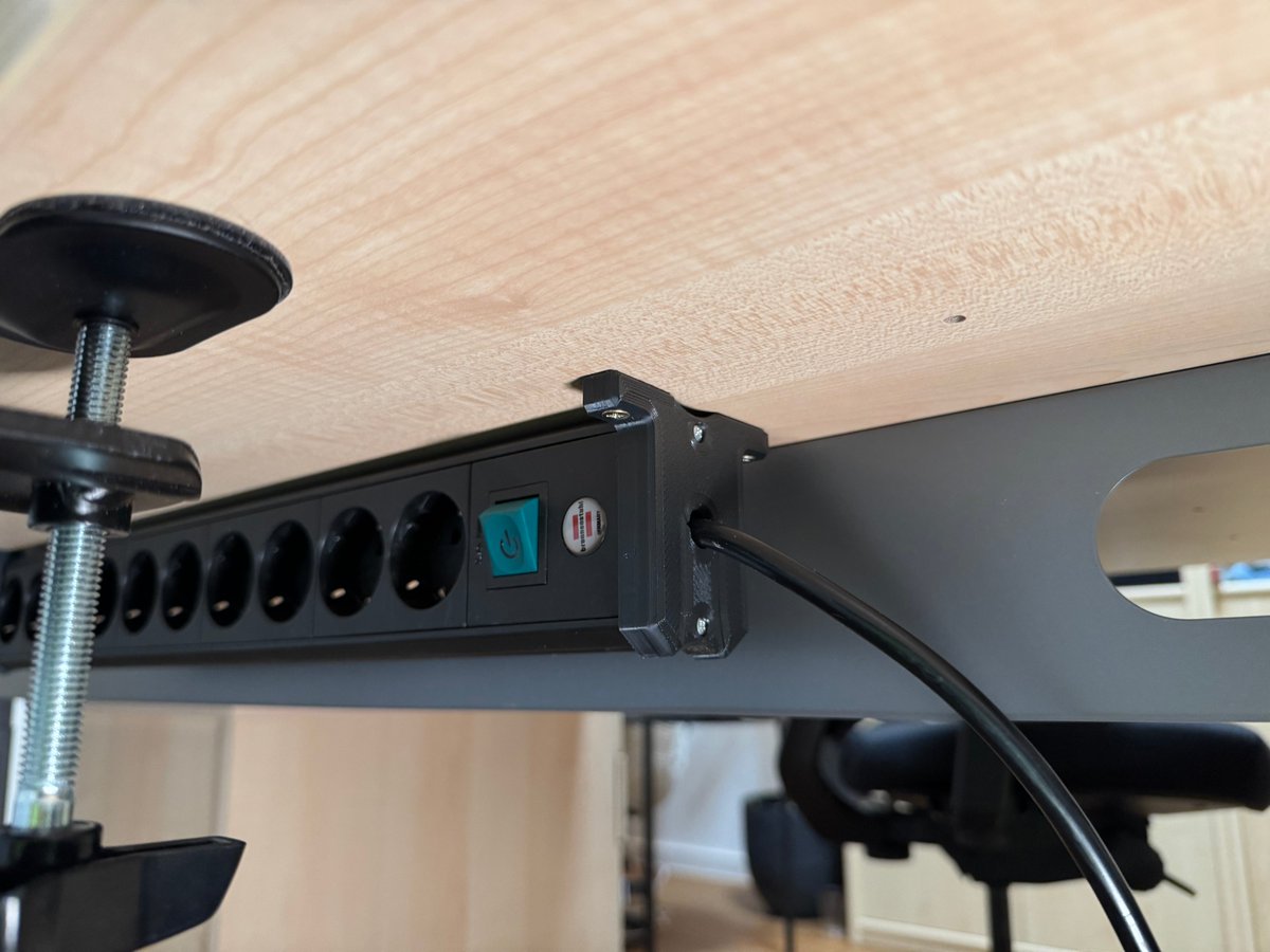 MGreenLightning's tweet photo. Made some 3d printed extension cord mounting brackets!
https://t.co/u1NP8imBkl
#3dprinting #functionalprint #brennenstuhl #extensioncord #mountingbracket https://t.co/1439BRXglp