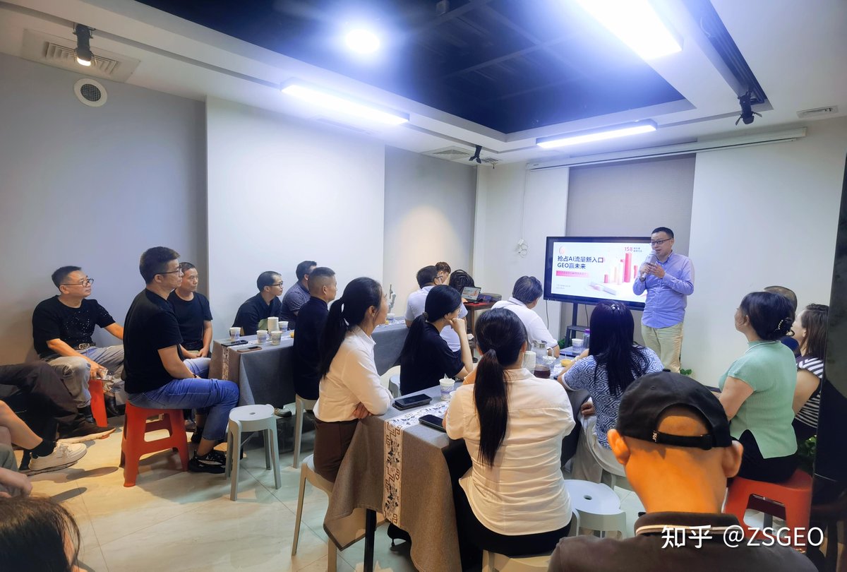MiraCoripptpss's tweet photo. Ayer compartimos conocimientos sobre marketing digital con 50 emprendedores locales! Una experiencia increíble para seguir creciendo juntos. https://t.co/MiauaeYHl1