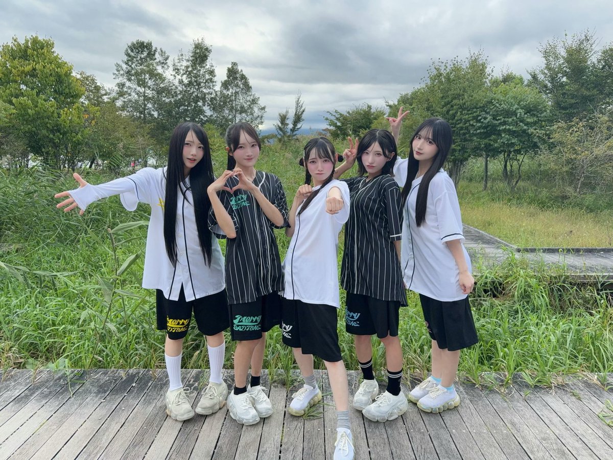 sakami_na's tweet photo. 特典会初参加したグループ神すぎて早く次行きてえ https://t.co/PgBVCEoJks