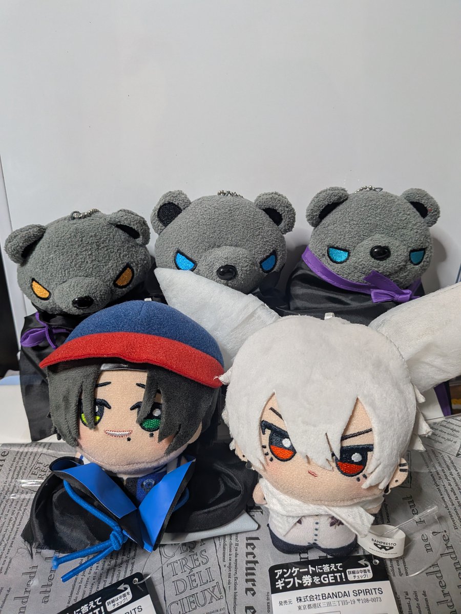 darkrsilver's tweet photo. おうちでヒプマイ9周年のハロウィン🎃をお祝い飾り付けてます
天使の左馬刻様の翼は100均一で買えばいいけど、手作りで作ってみた
ぬい達も久々のお飾り
#ヒプマイ9周年
#ヒプマイぬい達
#ハロウィン🎃 https://t.co/K4vcgiFX7B