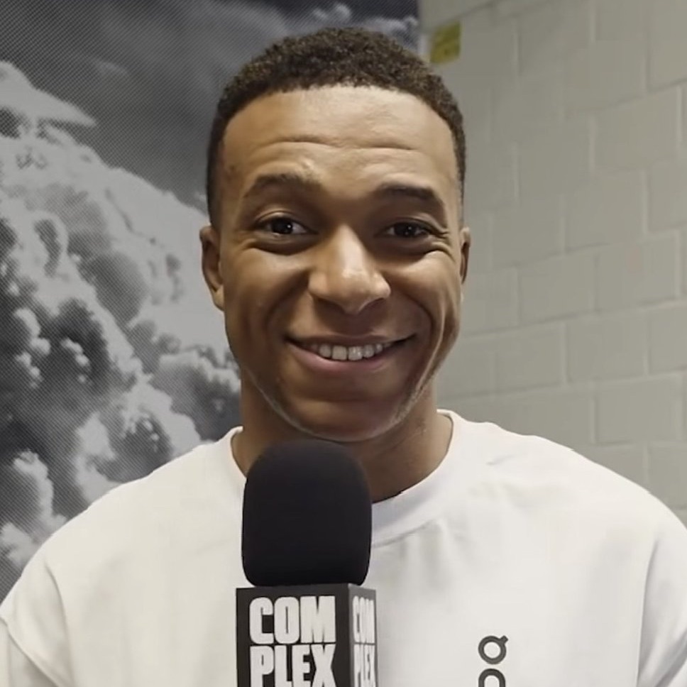 TouchlineX's tweet photo. 🚨🗣️ Kylian Mbappé: "Can I play for France until 41 like Cristiano Ronaldo? We have to be honest, considering the country I play in, France would never let me play until I’m 41 (laughs)."

"But Cristiano shows that if you’re in good physical and mental shape, you can play at this high level for a long time. For me, however, I don’t think that will be the case."